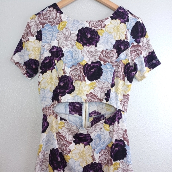 Suno Silk Blend Cutout-Waist Feminine Floral Midi Dress - Picture 4 of 15